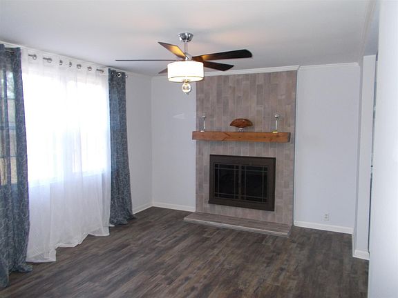 2nd image of 2322 Bell St