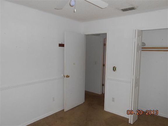 3rd image of 3125 Holiday St