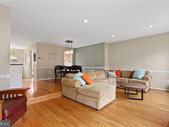 4th image of 4261 Sleepy Lake Dr