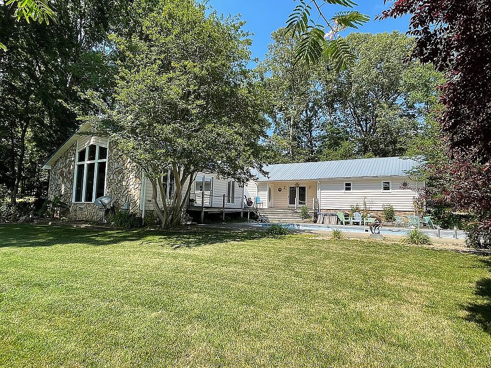 2nd image of 120 Riverview Cir