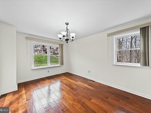 4th image of 183 Bishop Dr