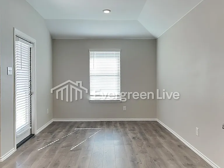 408 Saw Mill Rd — Photo 3