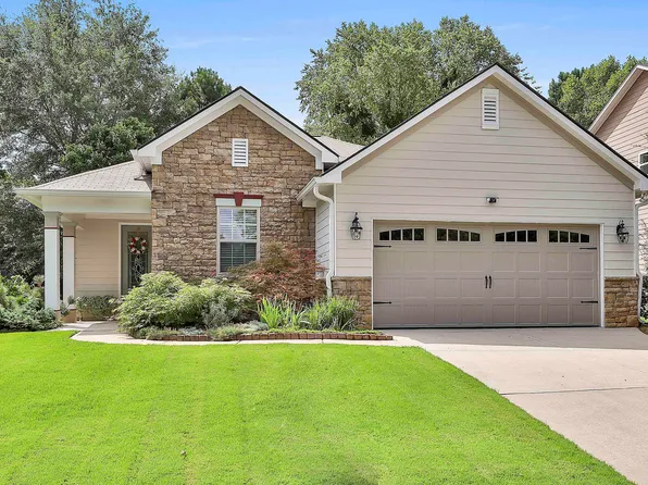 15 Brookview Dr, Newnan, GA 30265