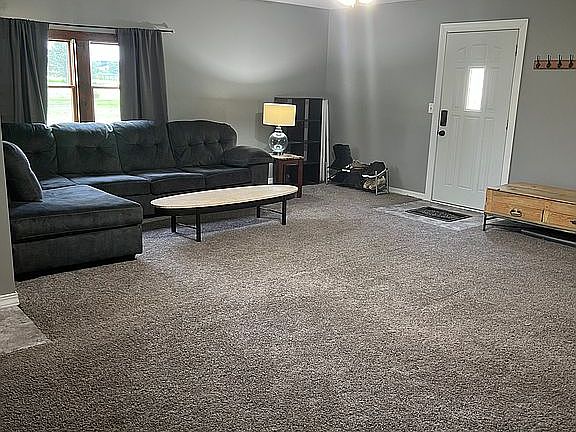 Living room/side entrance 