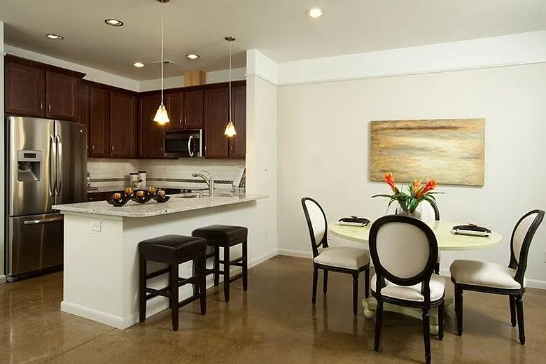 3 bed, 2.5 bath, 1400 sqft, $1,995 — Photo 2