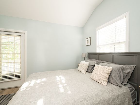 3rd image of 904 Terry Ln #4