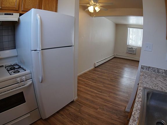 5th image of 148 Huronview Ct #148