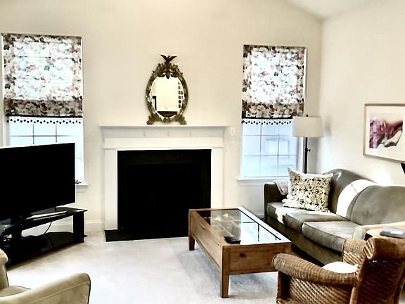 5th image of 279 Deepdale Dr