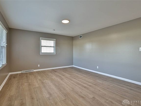 4th image of 2840 Shartle St