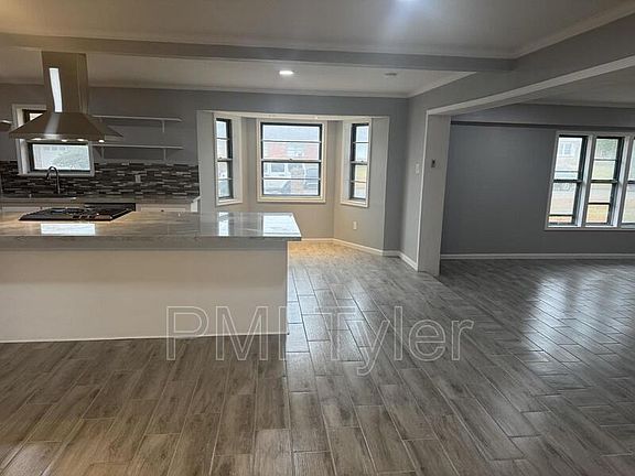 3rd image of 127 Columbia St