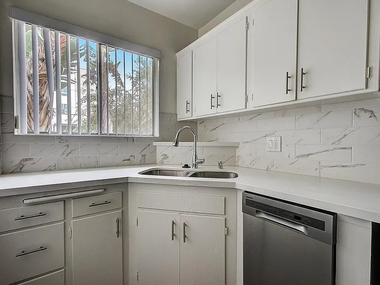 1800 Prosser Ave #9 — Photo 4