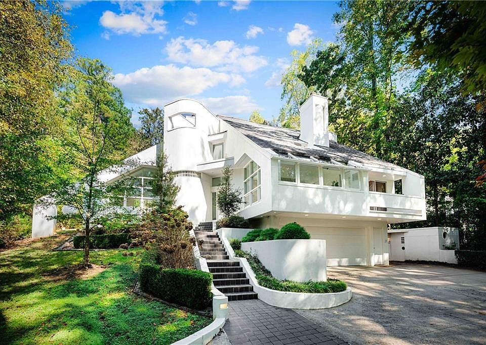 1st image of 423 Hillside Dr NW