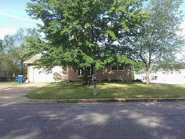 3rd image of 501 Broadway Ave S