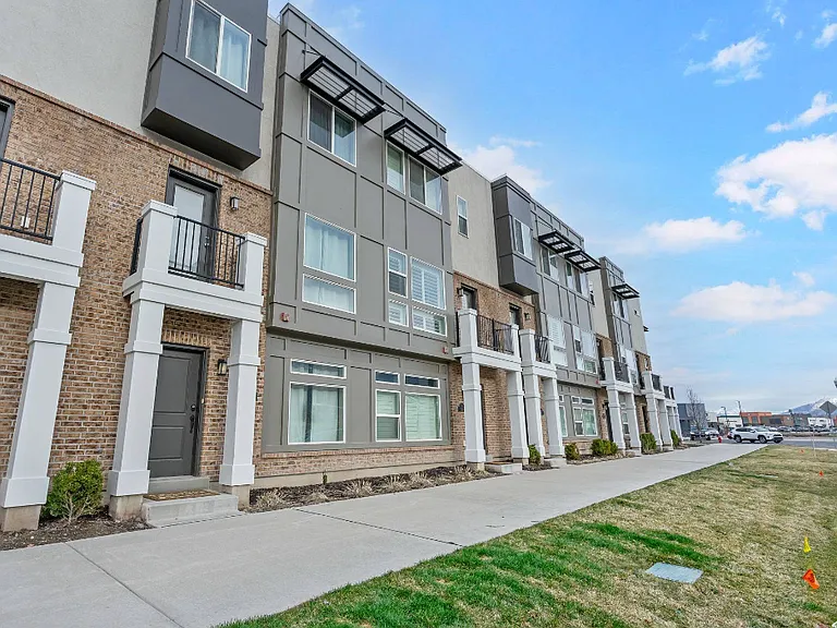 74 N 1100 W — Photo 1