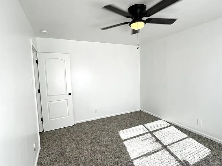 306 N Jackson St — Photo 47