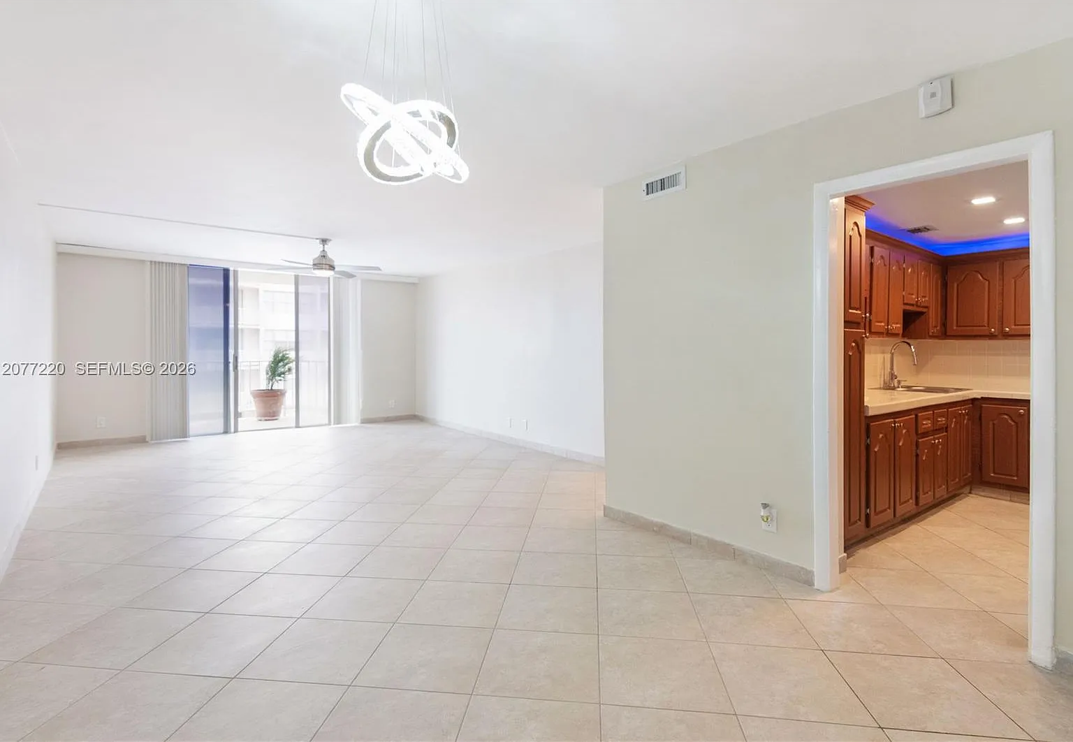 Gateway House Condo - Nor — Photo 1