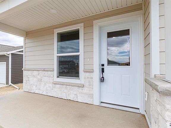 5th image of 333 N Valley Dr