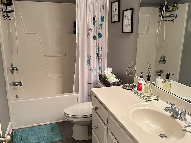 205 S Pointe Dr #B — Photo 41