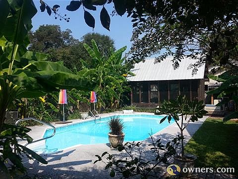 salt water pool w/ screened room