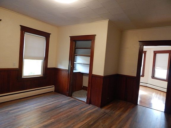 5th image of 25 Chapel Ct #1RIGHT