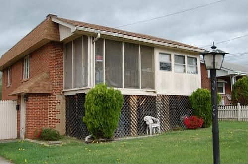 3rd image of 418 Huntington Blvd NE