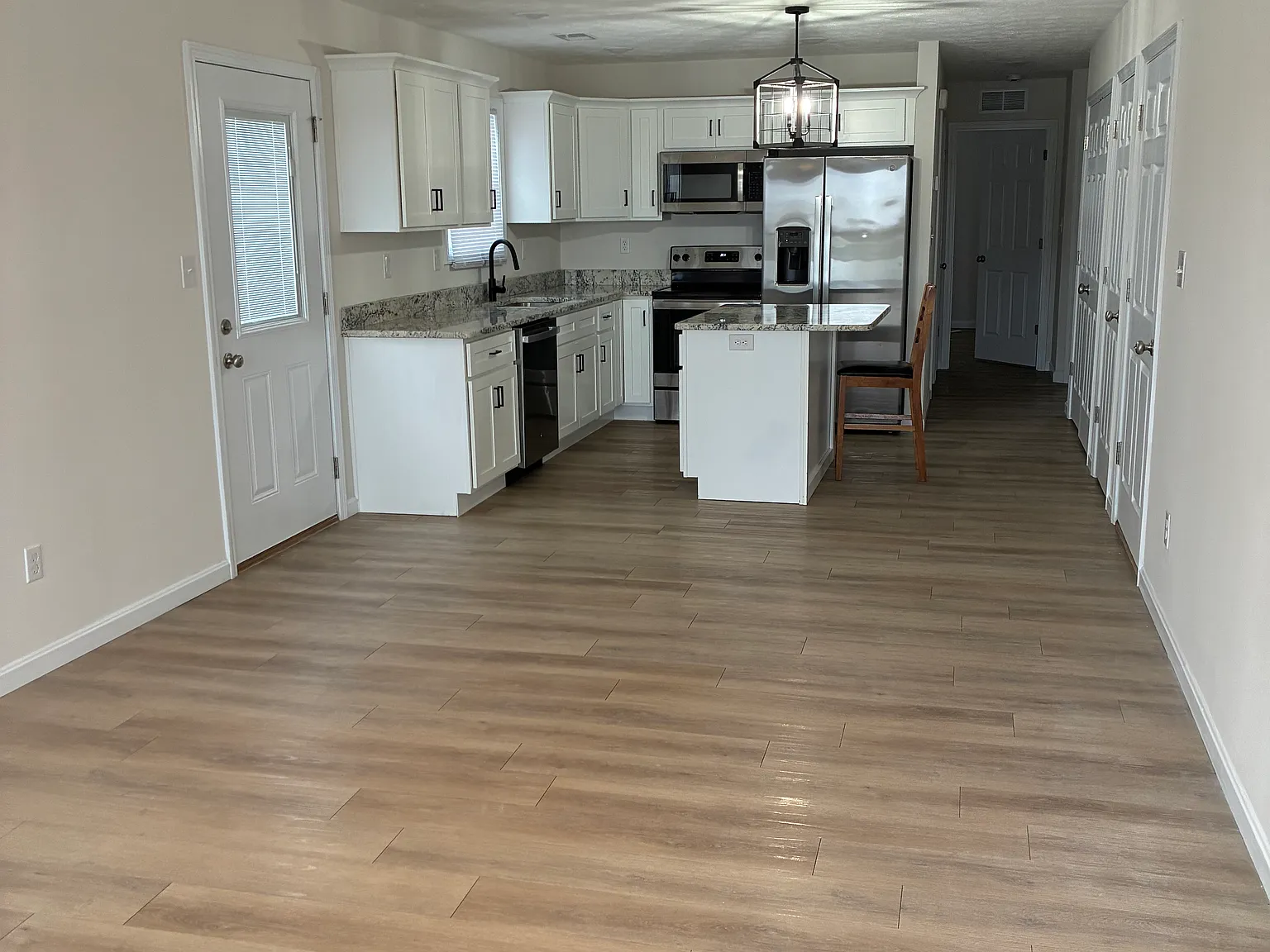 2 bed, 1000 sqft, $1,500 — Photo 2