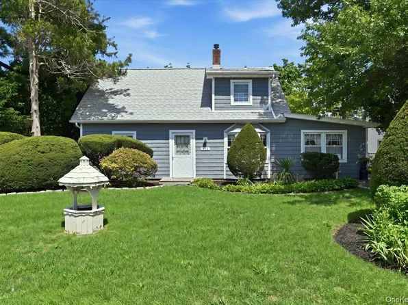 635 Whittier Street, Westbury, NY 11590