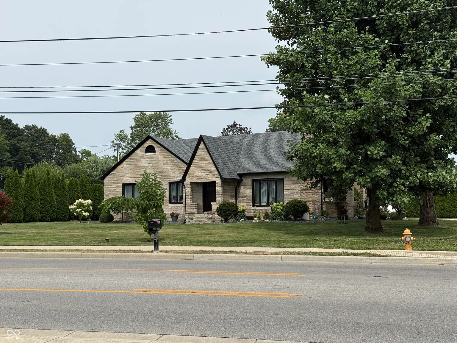1 bed, 1.0 bath, 2532 sqft, $1,400 — Photo 1