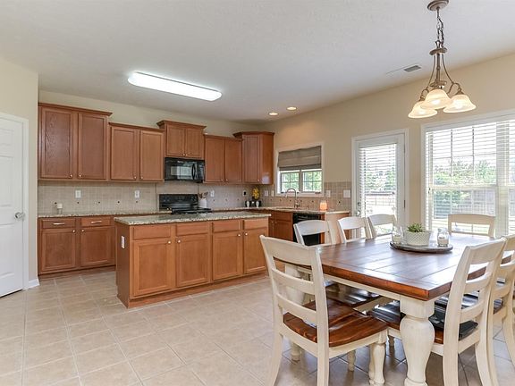 3rd image of 668 Maidencane Dr
