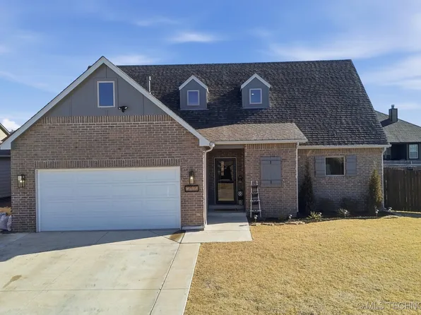 215 W 52nd St, Sand Springs, OK 74063