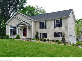 1 Harold Rd, Farmington, CT 06032