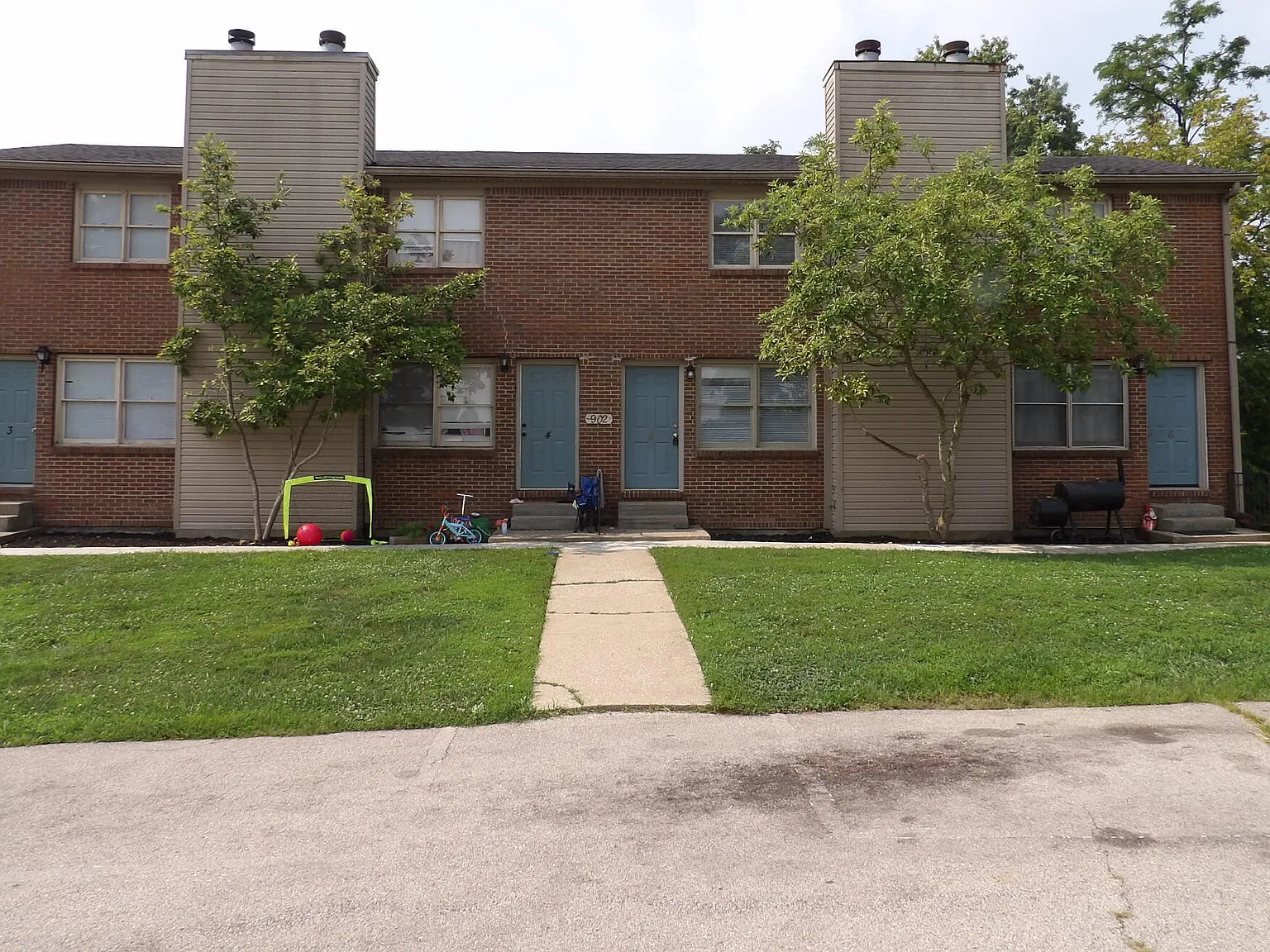 2 bed, 1.5 bath, 980 sqft, $1,050 — Photo 2