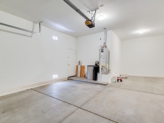 2.5 Car Garage