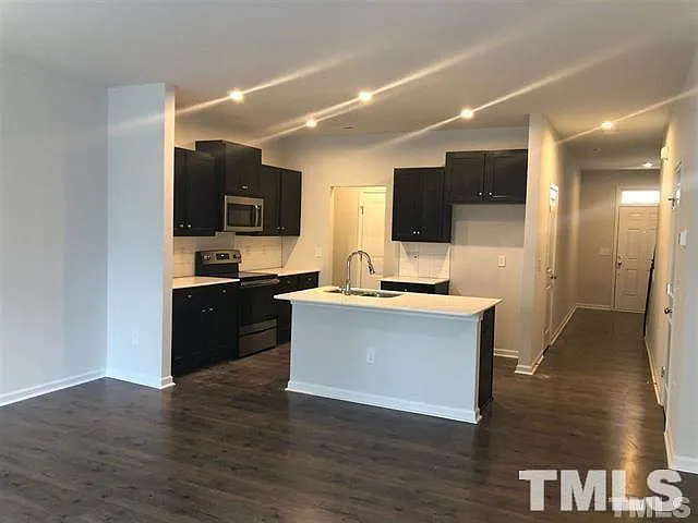 3 bed, 2.5 bath, 1650 sqft, $1,895 — Photo 3