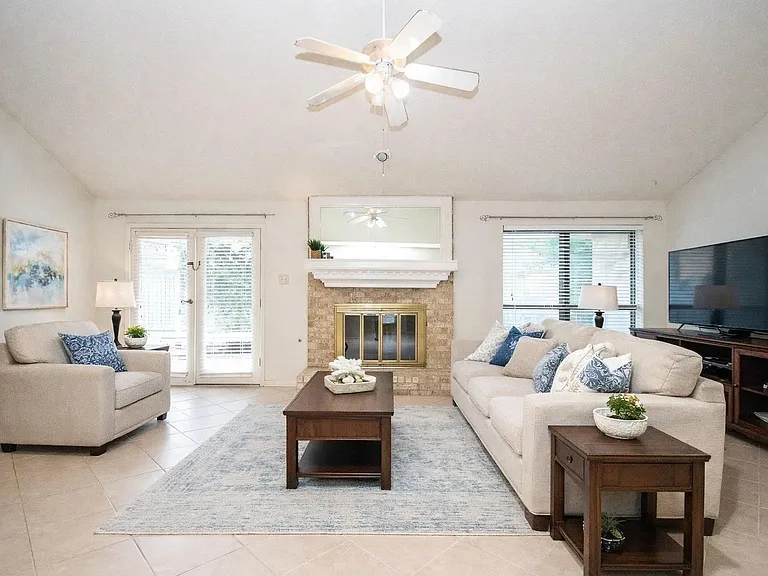 4902 Rainwater Dr — Photo 2