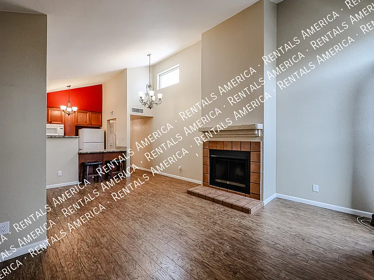 1621 E Vaughn St — Photo 8