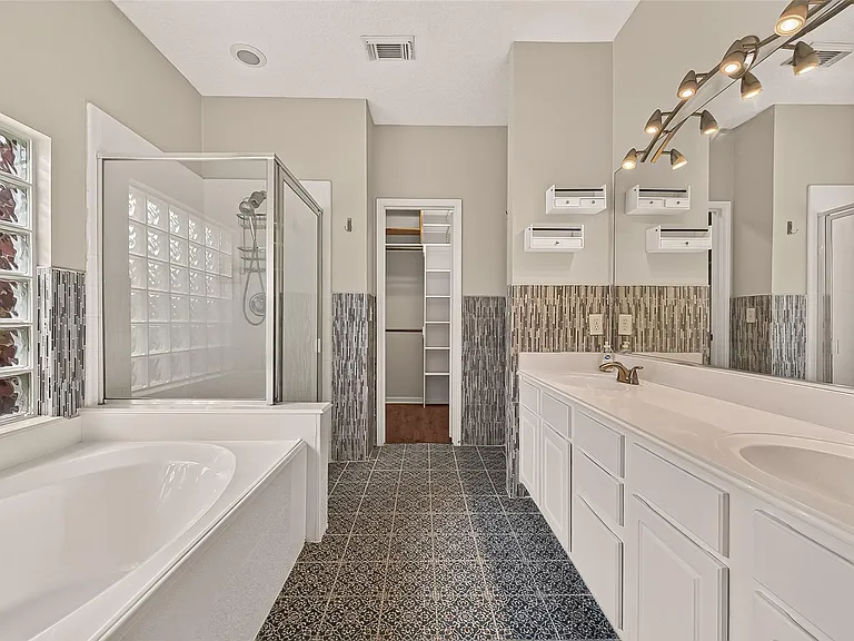 11218 Timbertree Ln — Photo 39
