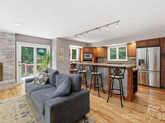 3rd image of 202 Riva Ridge Dr