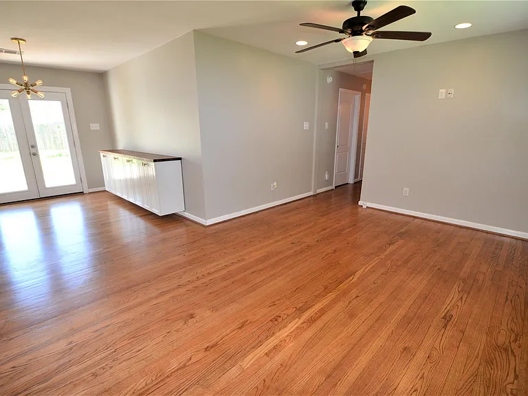 1906 Coulcrest Dr — Photo 5