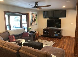 206 Parkview Ct, Pewaukee, WI 53072