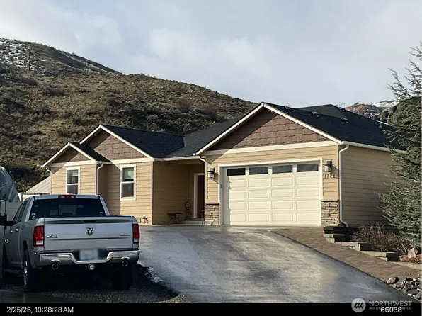 1742 Skeena Court, Wenatchee, WA 98801