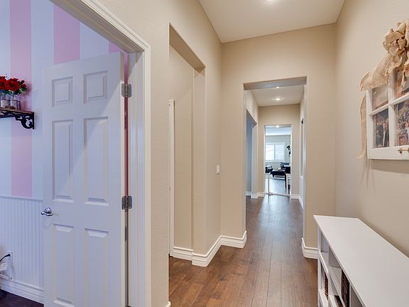2nd image of 413 Via Stretto Ave