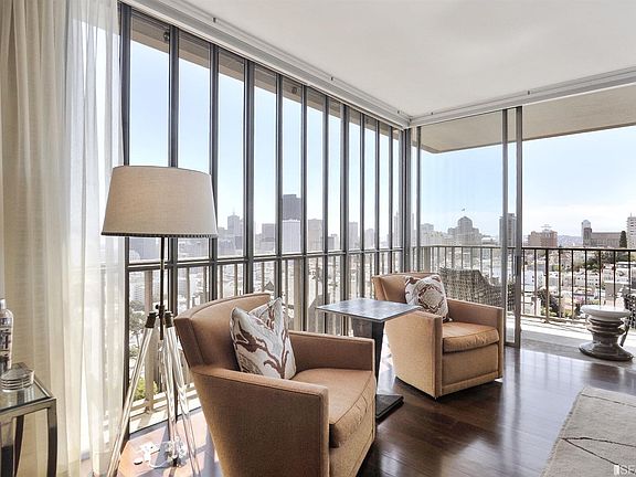 4th image of 999 Green St APT 1704