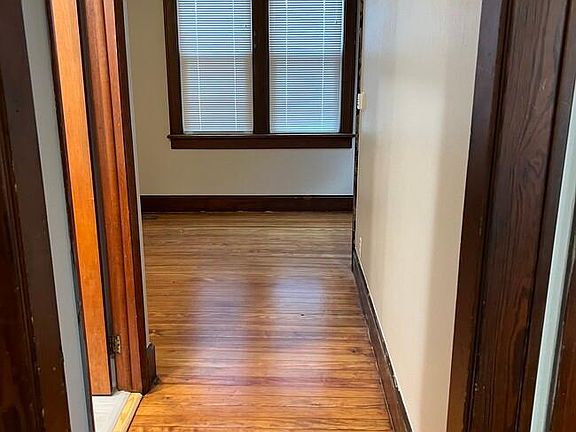 4th image of 108 W Columbus St