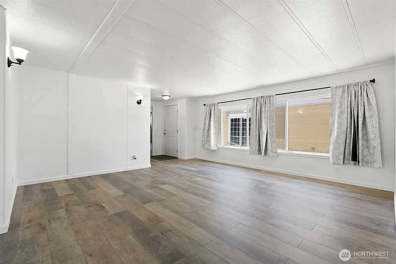 3rd image of 1900 Broadway Avenue #11