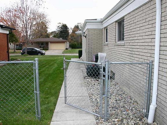 5th image of 30607 Ohmer Dr