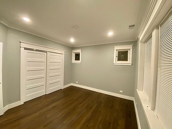 5th image of 3657 N Whipple St #2F