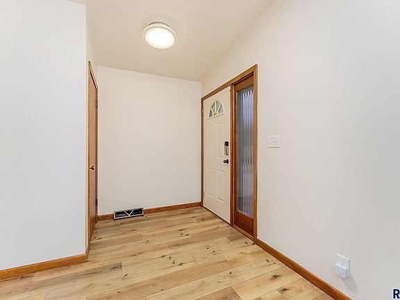 4th image of 2805 S 1st Ave