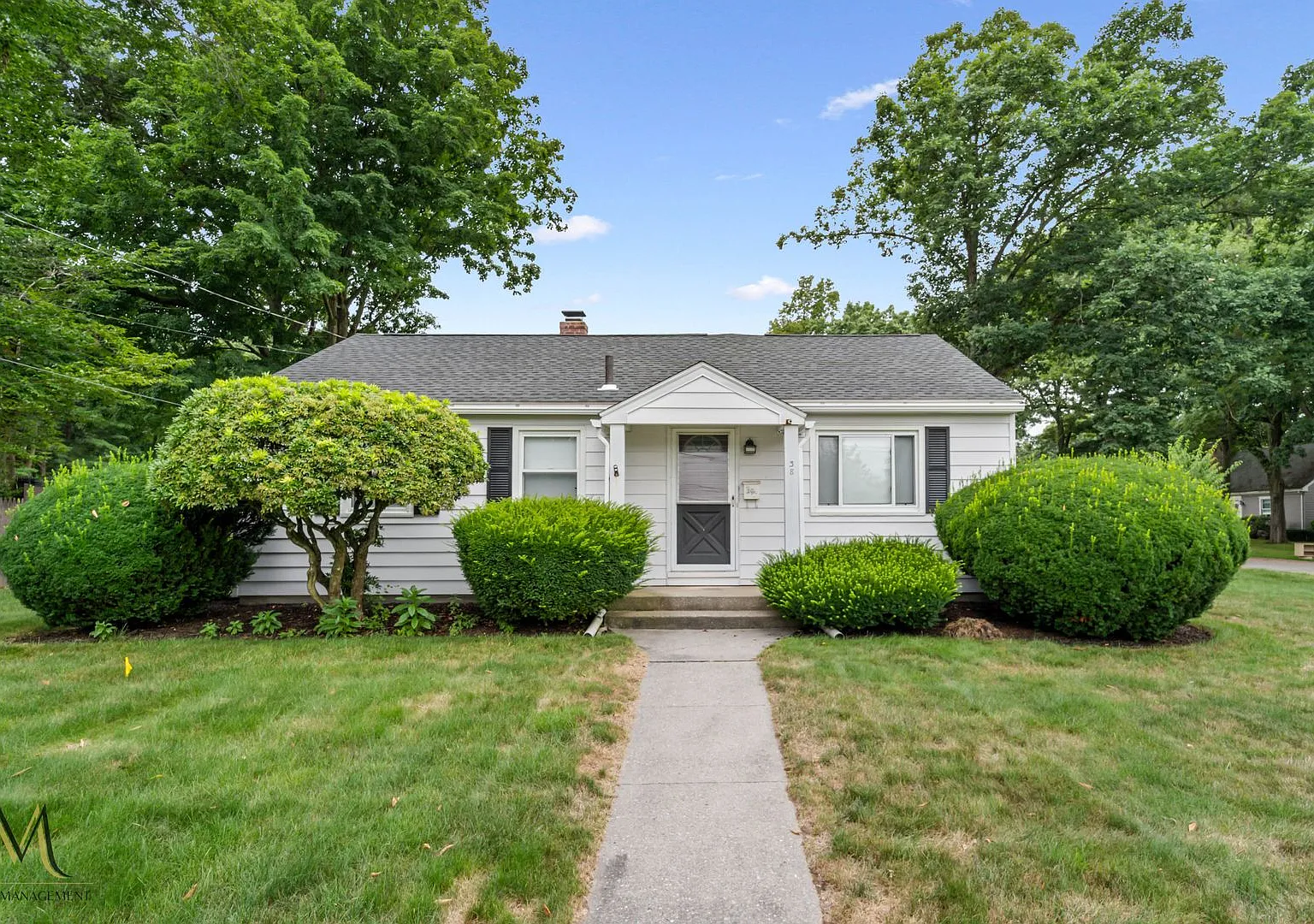 Single-Family Home with Central Air and Garage! — Photo 1