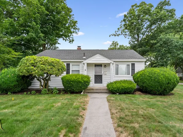 38 Anne St, East Longmeadow, MA 01028